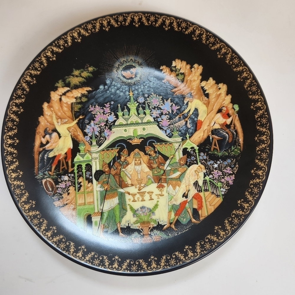 Vintage Palekh 1989-1990 Russian plates in EUC